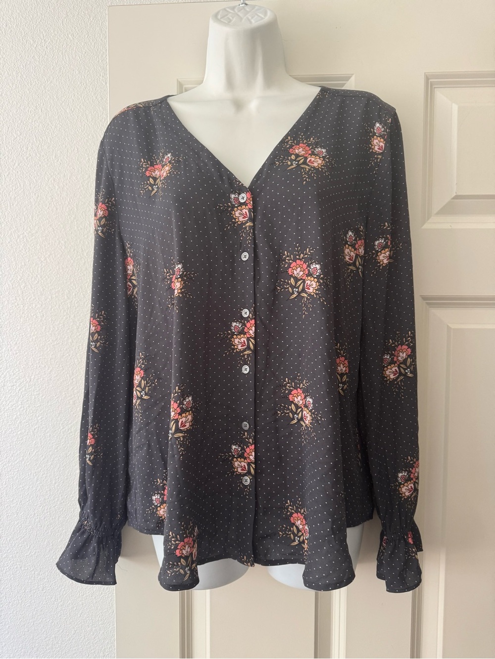 Loft Floral Dot Button-Front V-Neck Blouse - Dark Gray with Pink Floral size M